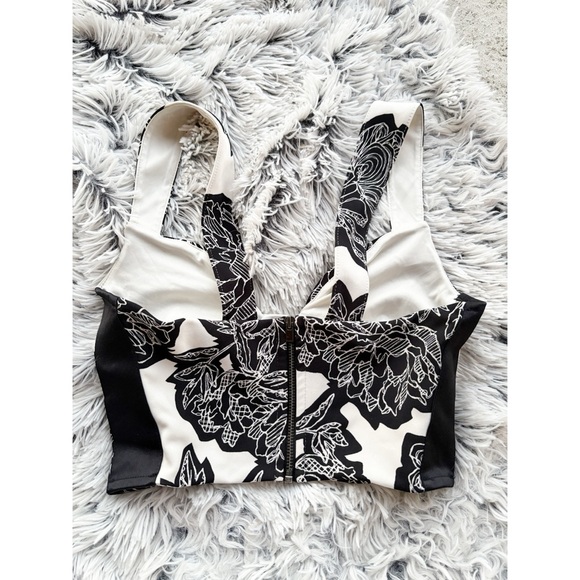 Express Retro Floral‎ Crop Top - Picture 2 of 3